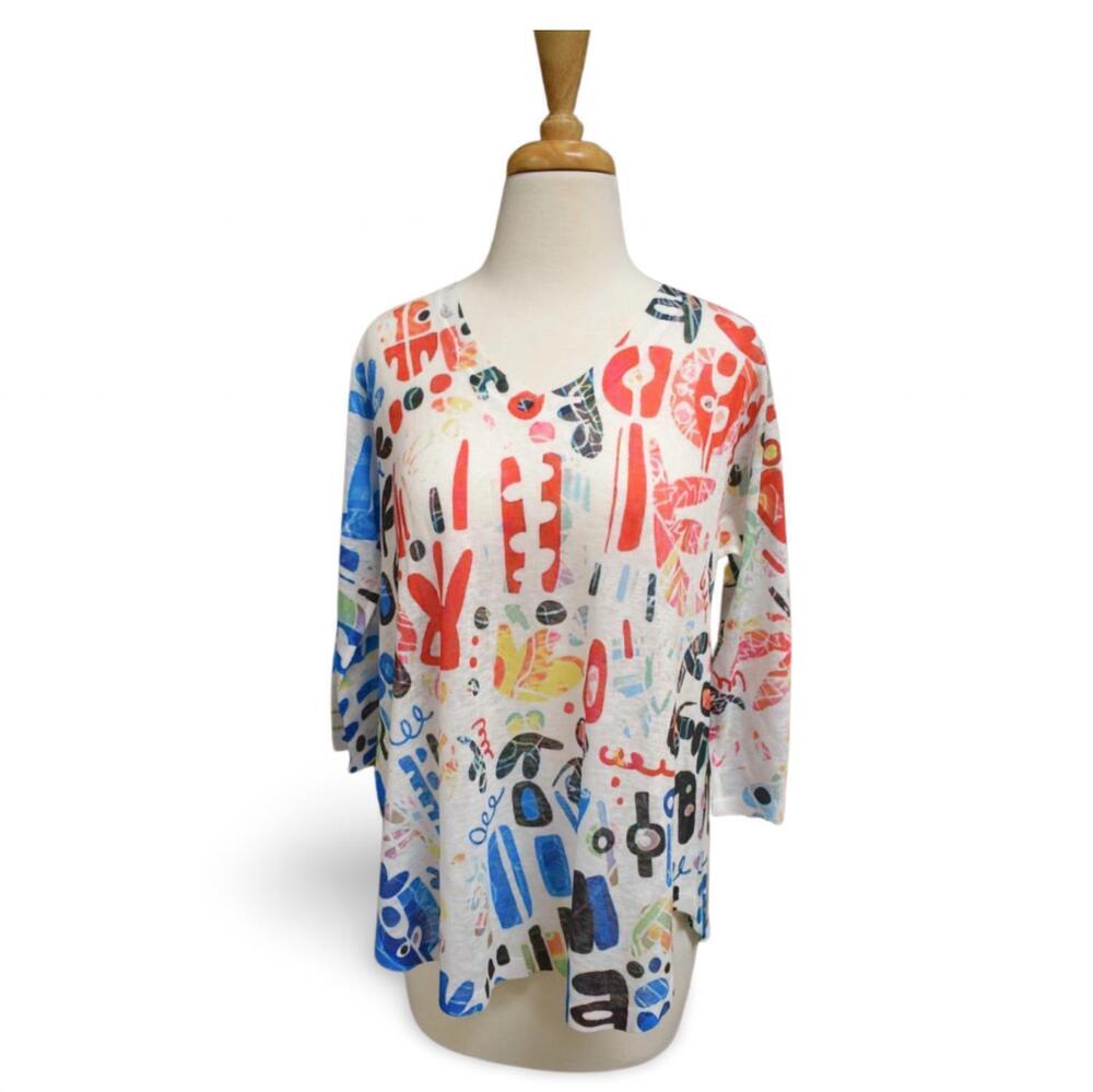 NEW INOAH women's lost letters top in white multi